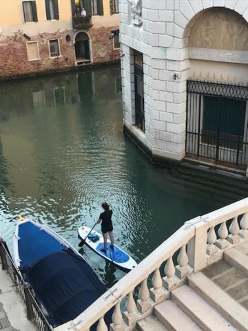B&B Al Teatro With Canal View Benátky Exteriér fotografie